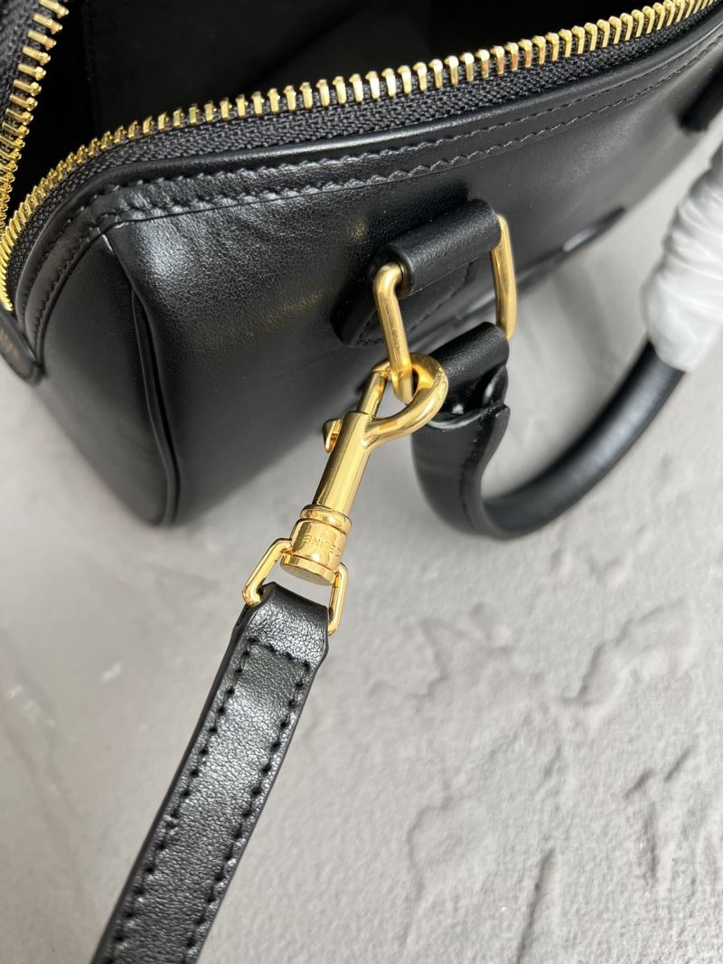 Ce1i*e triomphe bags